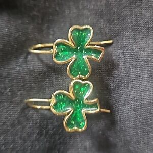 Vintage Avon green & gold shamrock wire earrings